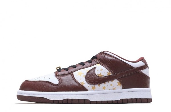 Chaussure Supreme x Nike SB Dunk Low Stars Chaussure Supreme x Nike SB Dunk Low Stars